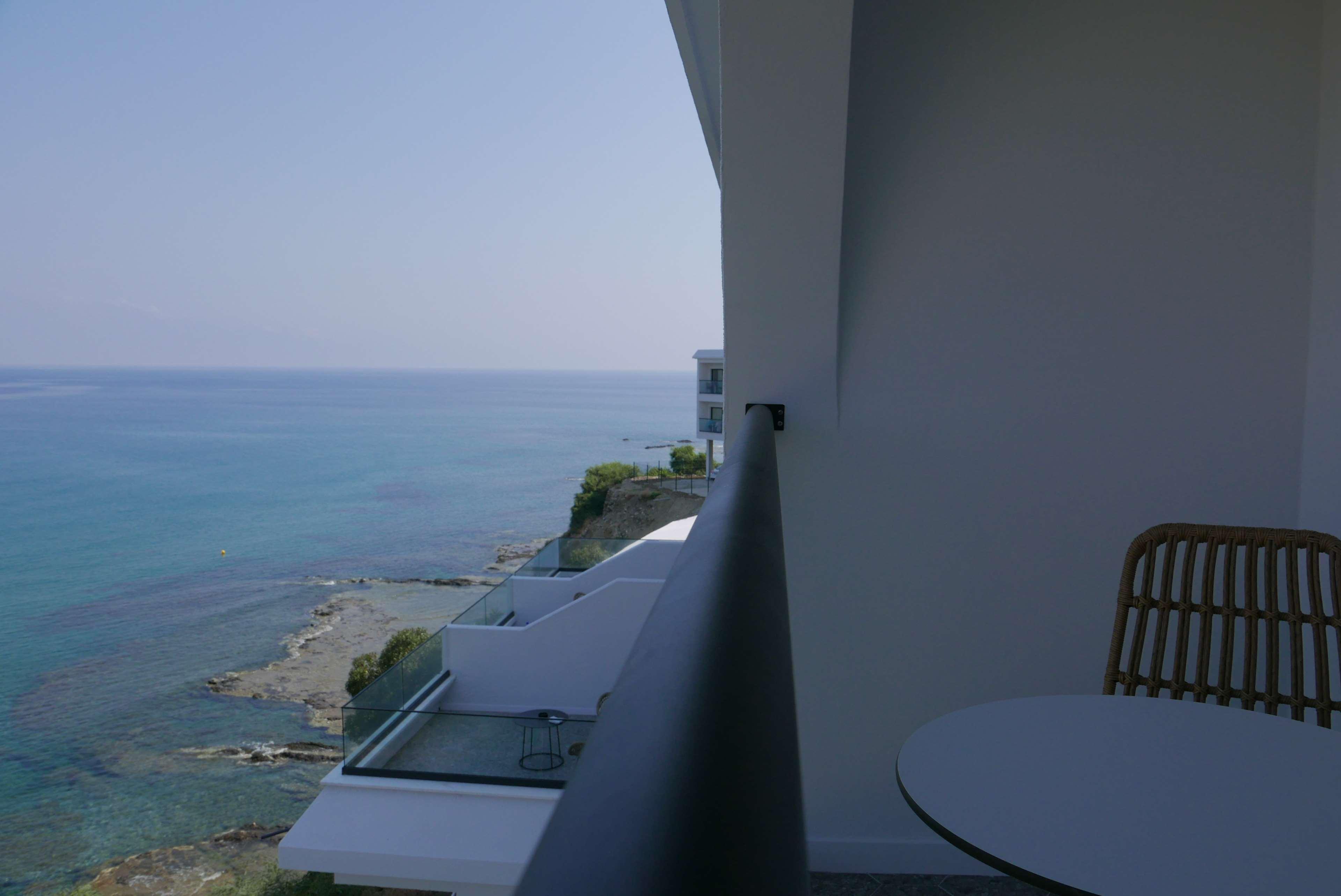 E.J. Pyrgos Bay Hotel Buitenkant foto