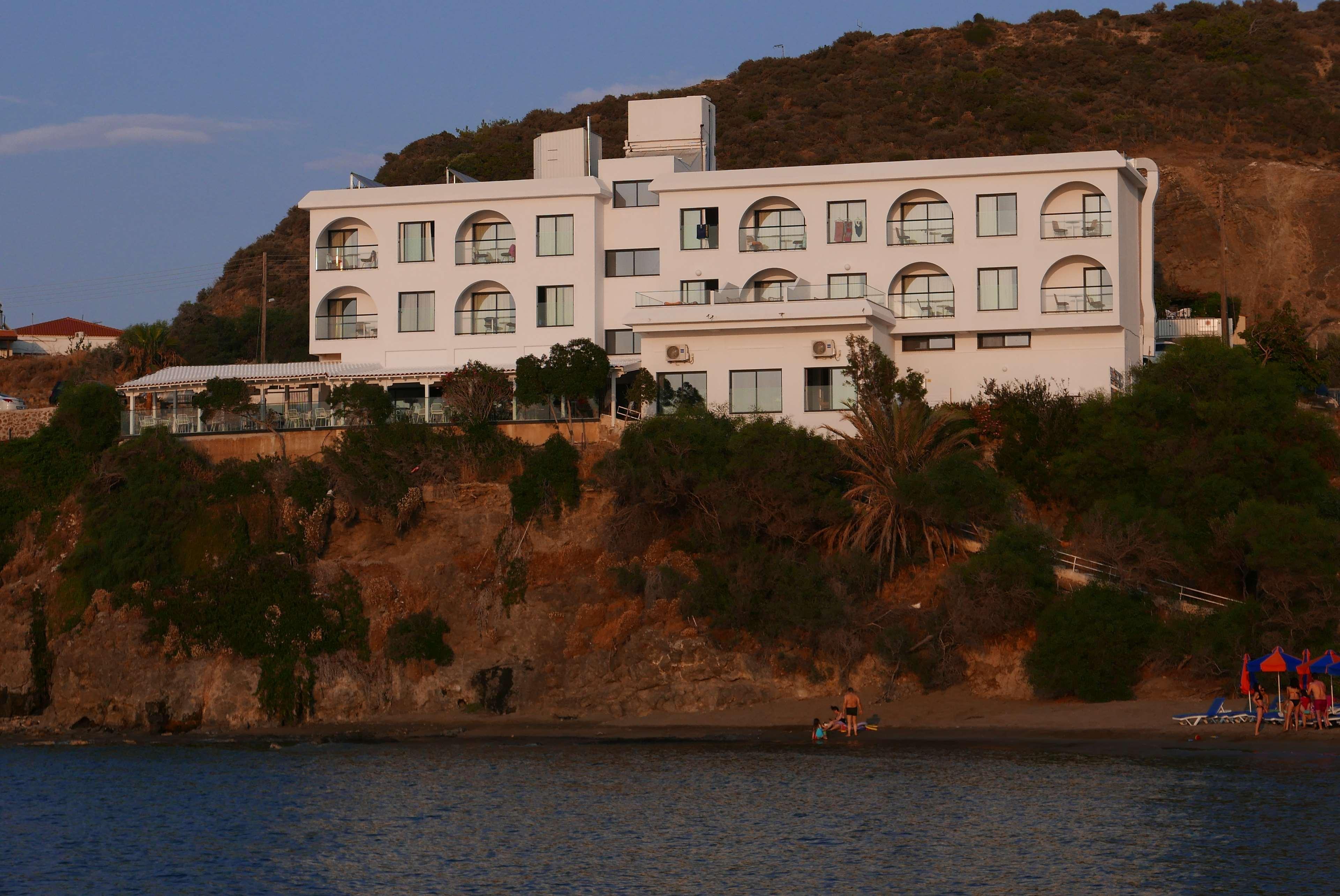 E.J. Pyrgos Bay Hotel Buitenkant foto