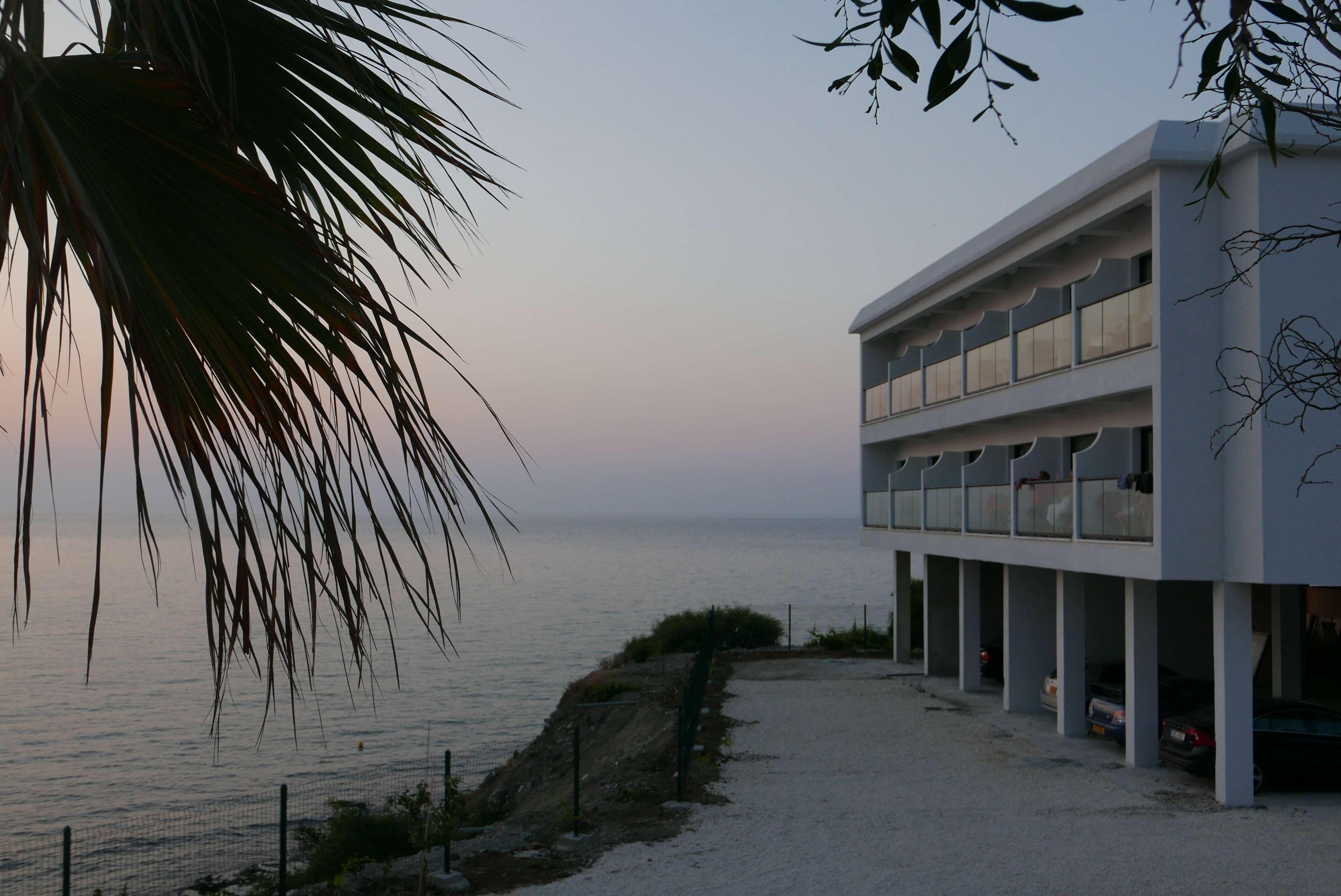 E.J. Pyrgos Bay Hotel Buitenkant foto