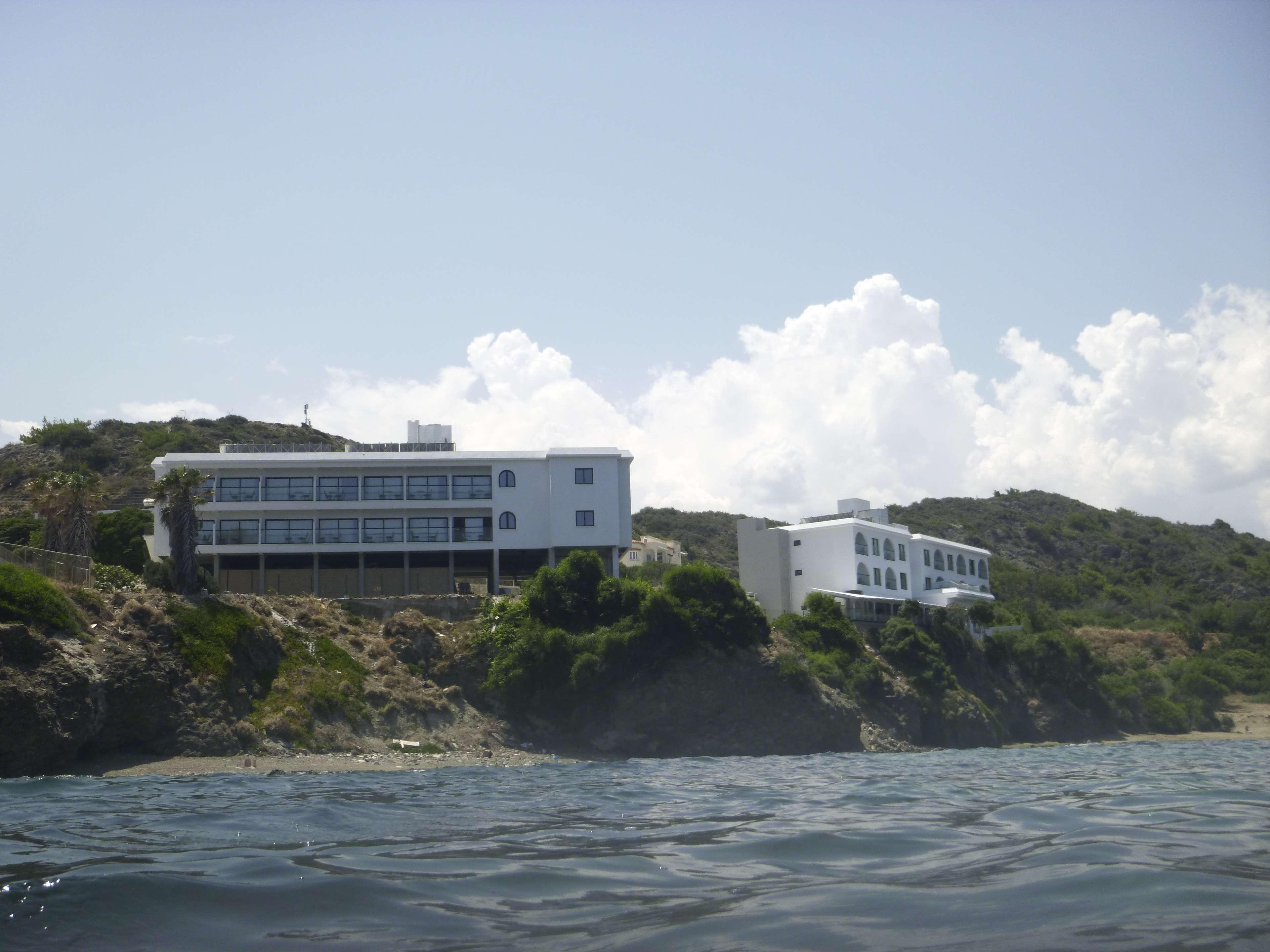 E.J. Pyrgos Bay Hotel Buitenkant foto