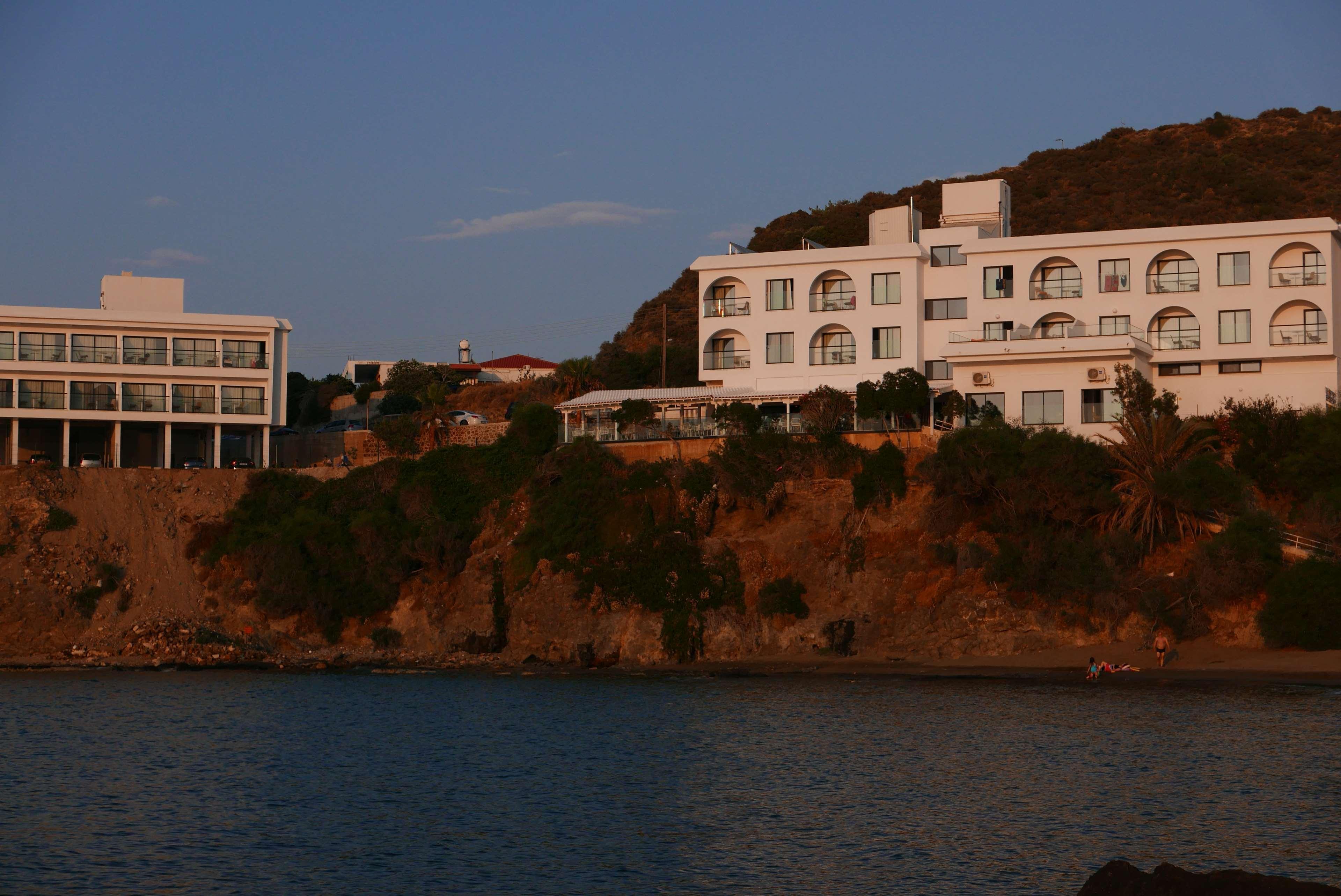 E.J. Pyrgos Bay Hotel Buitenkant foto
