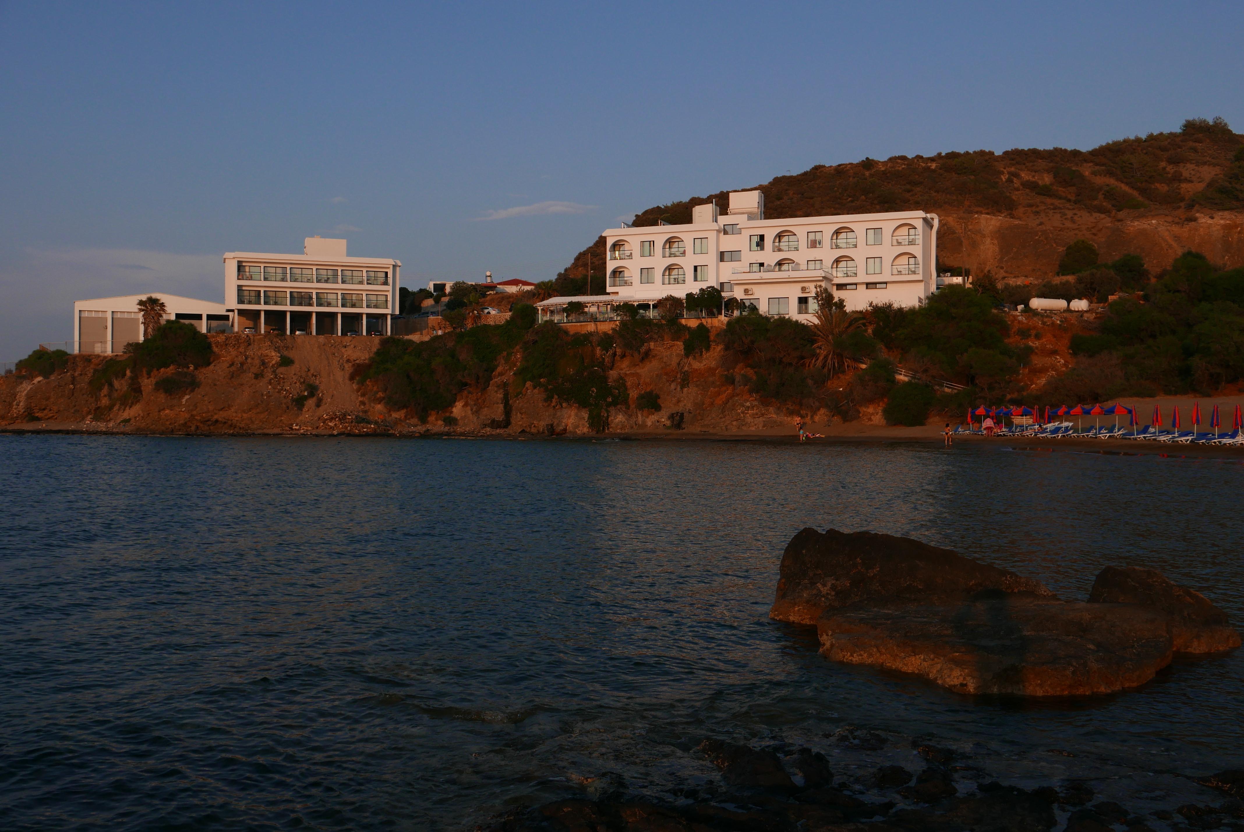 E.J. Pyrgos Bay Hotel Buitenkant foto